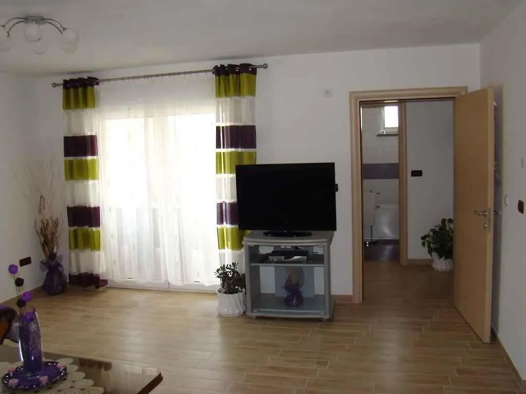 House And Apt. In Pula/Istrien 27345 Apartment 0*, Pula