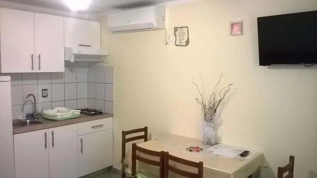 House And Apt. In Pula/Istrien 27345 Apartment