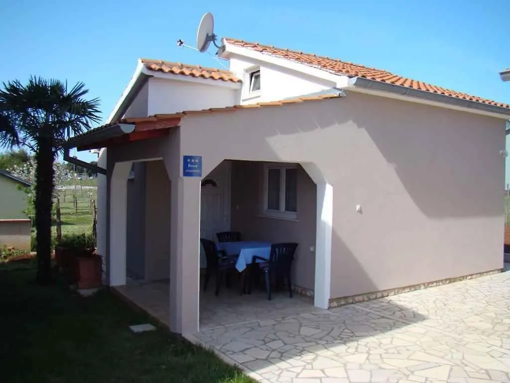 House And Apt. In Pula/Istrien 27345 Apartment