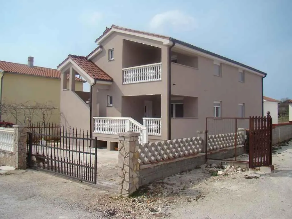 House And Apt. In Pula/Istrien 27345 Apartment